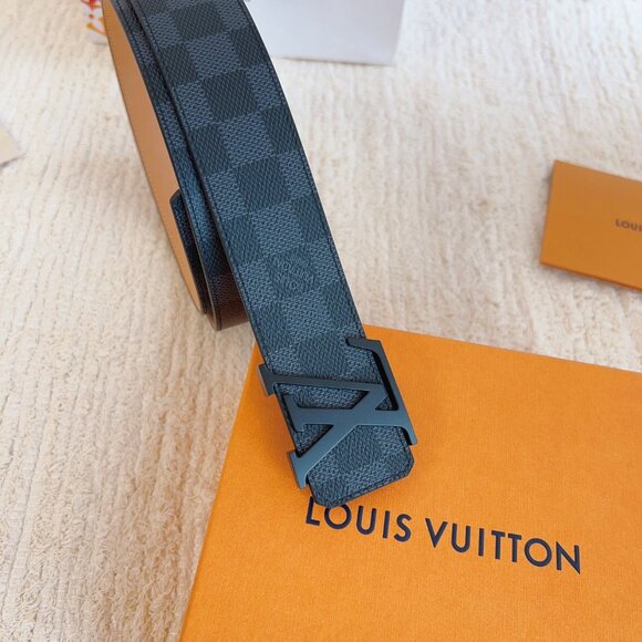 Louis Vuitton Monogram Eclipse Reversible Initiales Belt - Picture 5 of 5